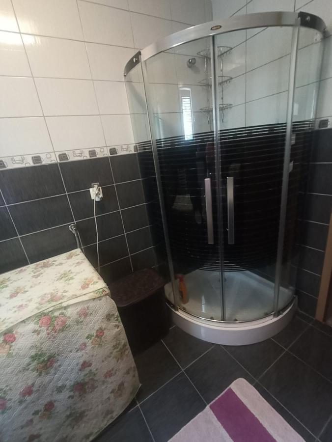 Sleep & Fly - Sarajevo Airport Apartment Eksteriør billede