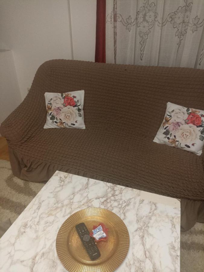 Sleep & Fly - Sarajevo Airport Apartment Eksteriør billede