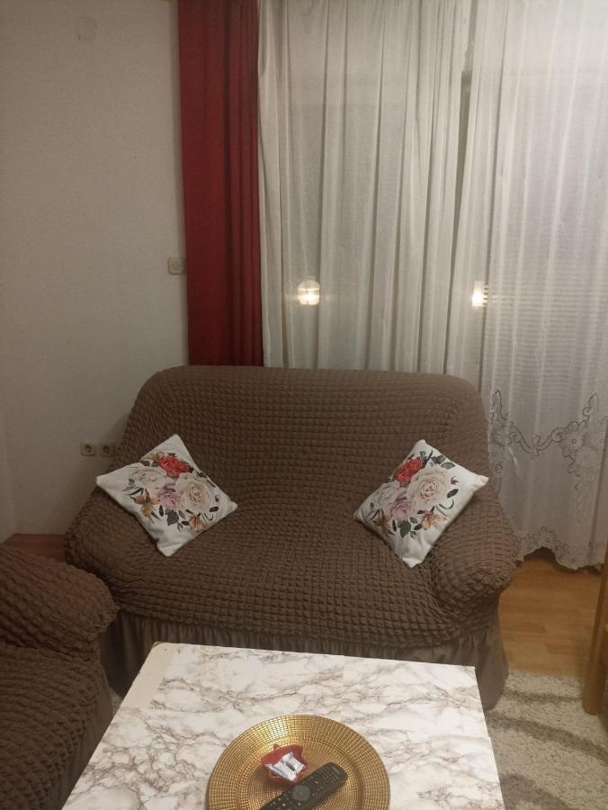 Sleep & Fly - Sarajevo Airport Apartment Eksteriør billede